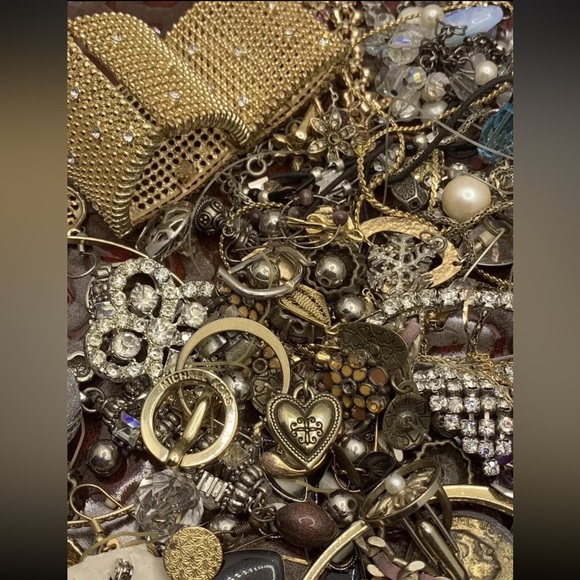 1 LB bulk Curated or Unsearched jewelry lot~ vintage 2 mod, gold or silver - Picture 3 of 9